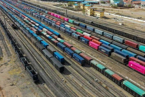 二连浩特口岸 中欧班列运输集装箱今年已突破8万标准箱